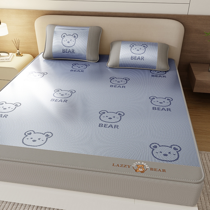 91家纺网 家纺一手货源 找家纺 福来临家纺 2026新款卡皮巴拉小熊款冰藤刺绣凉感席席子凉席-床笠款 冰藤小熊-蓝-床笠款