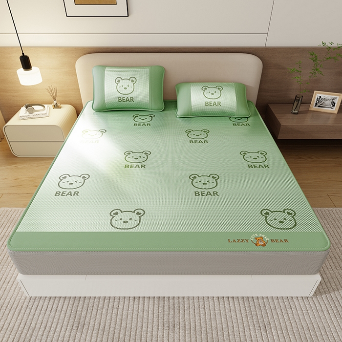 91家纺网 家纺一手货源 找家纺 福来临家纺 2026新款卡皮巴拉小熊款冰藤刺绣凉感席席子凉席-床笠款 冰藤小熊-绿-床笠款