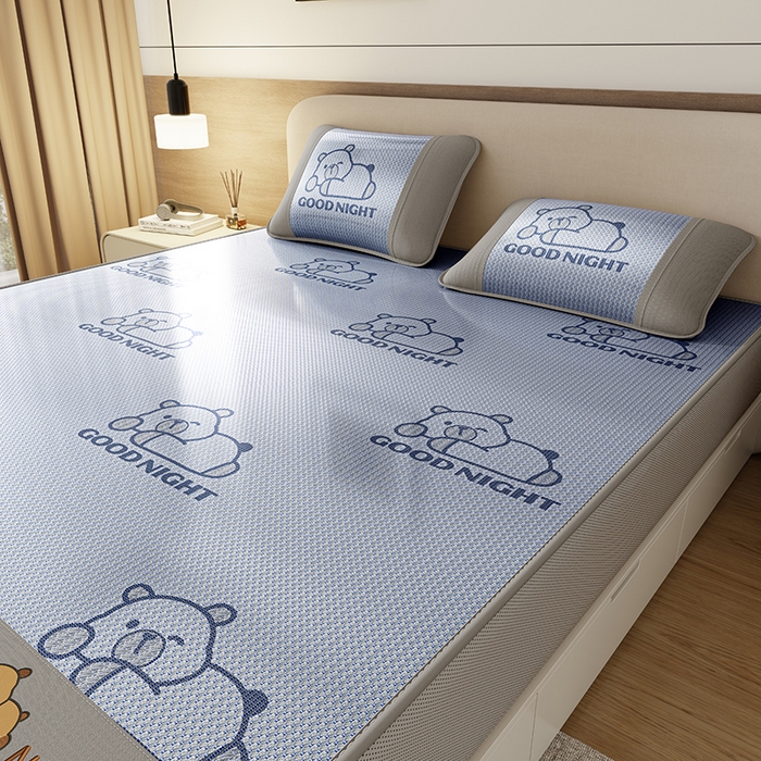 91家纺网 家纺一手货源 找家纺 福来临家纺 2026新款卡皮巴拉小熊款冰藤刺绣凉感席席子凉席-床笠款 冰藤卡皮巴拉-蓝--床笠款