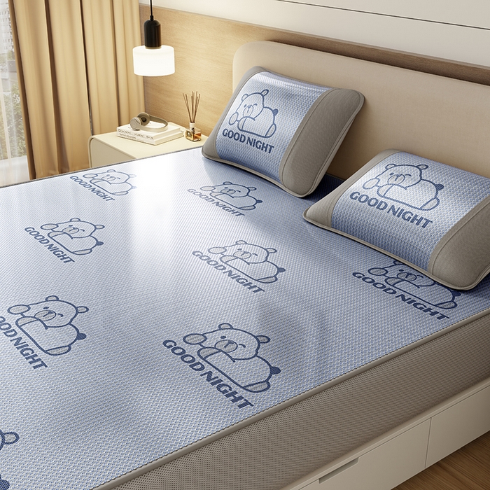 91家纺网 家纺一手货源 找家纺 福来临家纺 2026新款卡皮巴拉小熊款冰藤刺绣凉感席席子凉席-床笠款 冰藤卡皮巴拉-蓝--床笠款