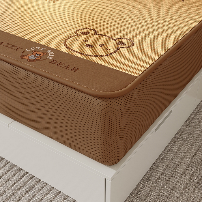 91家纺网 家纺一手货源 找家纺 福来临家纺 2026新款卡皮巴拉小熊款冰藤刺绣凉感席席子凉席-床笠款 冰藤小熊-咖-床笠款