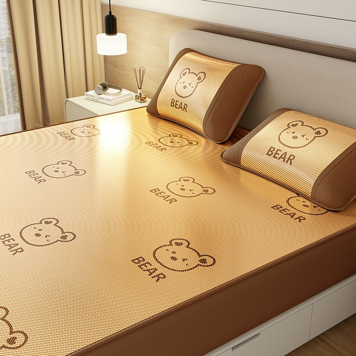 91家纺网 家纺一手货源 找家纺 福来临家纺 2026新款卡皮巴拉小熊款冰藤刺绣凉感席席子凉席-床笠款 冰藤小熊-咖-床笠款