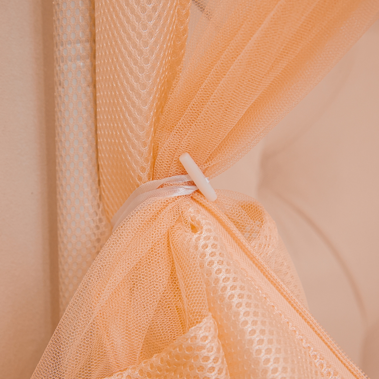 91家纺网 家纺一手货源 找家纺 艺利轩蚊帐 2026新款双层花边三开门坐床蚊帐 浅海之梦-玉色