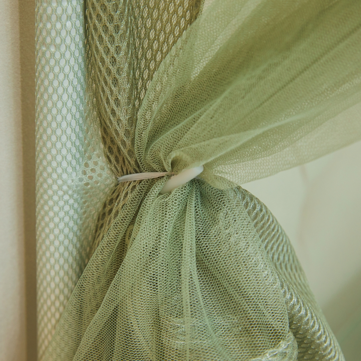 91家纺网 家纺一手货源 找家纺 艺利轩蚊帐 2026新款双层花边三开门坐床蚊帐 浅海之梦-绿色