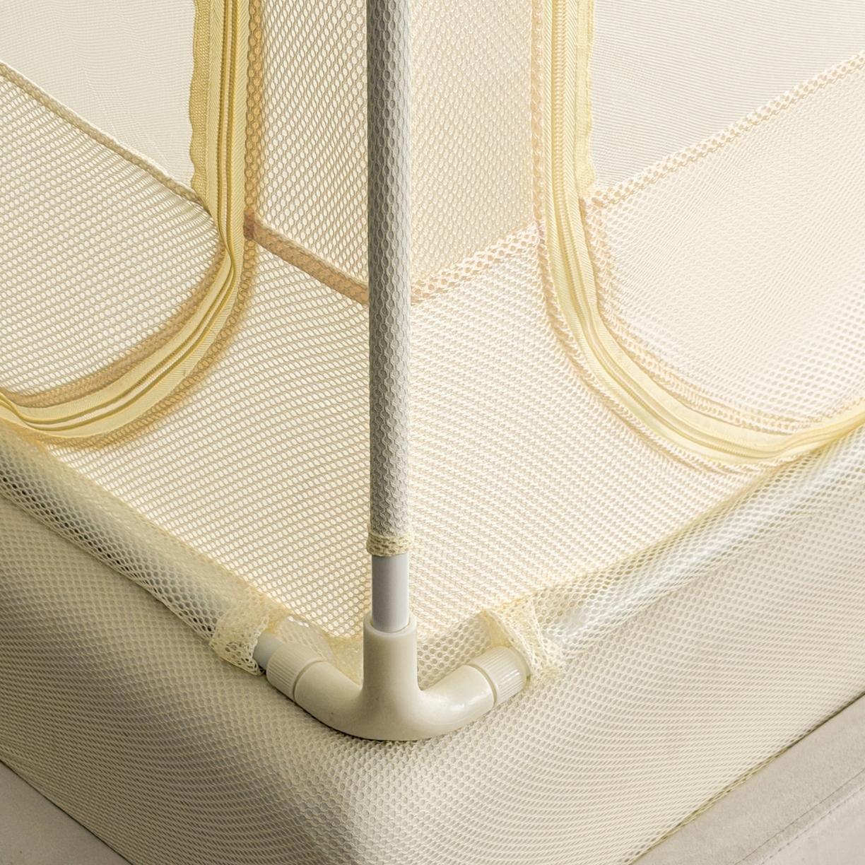 91家纺网 家纺一手货源 找家纺 艺利轩蚊帐 2026新款双层花边三开门坐床蚊帐 浅海之梦-柠檬黄