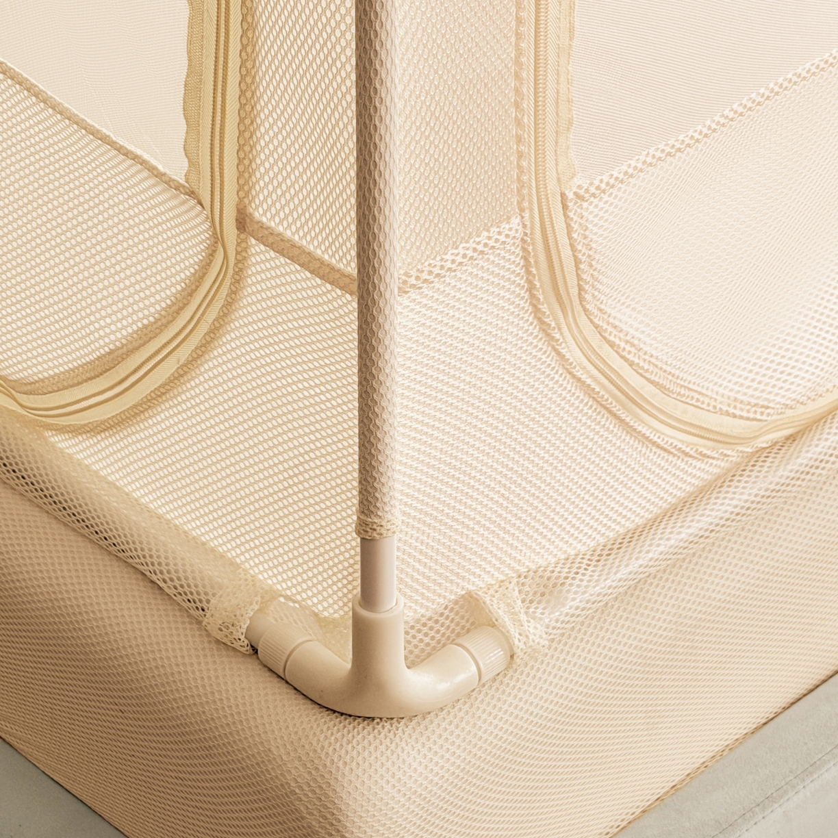 91家纺网 家纺一手货源 找家纺 艺利轩蚊帐 2026新款双层花边三开门坐床蚊帐 浅海之梦-香槟色