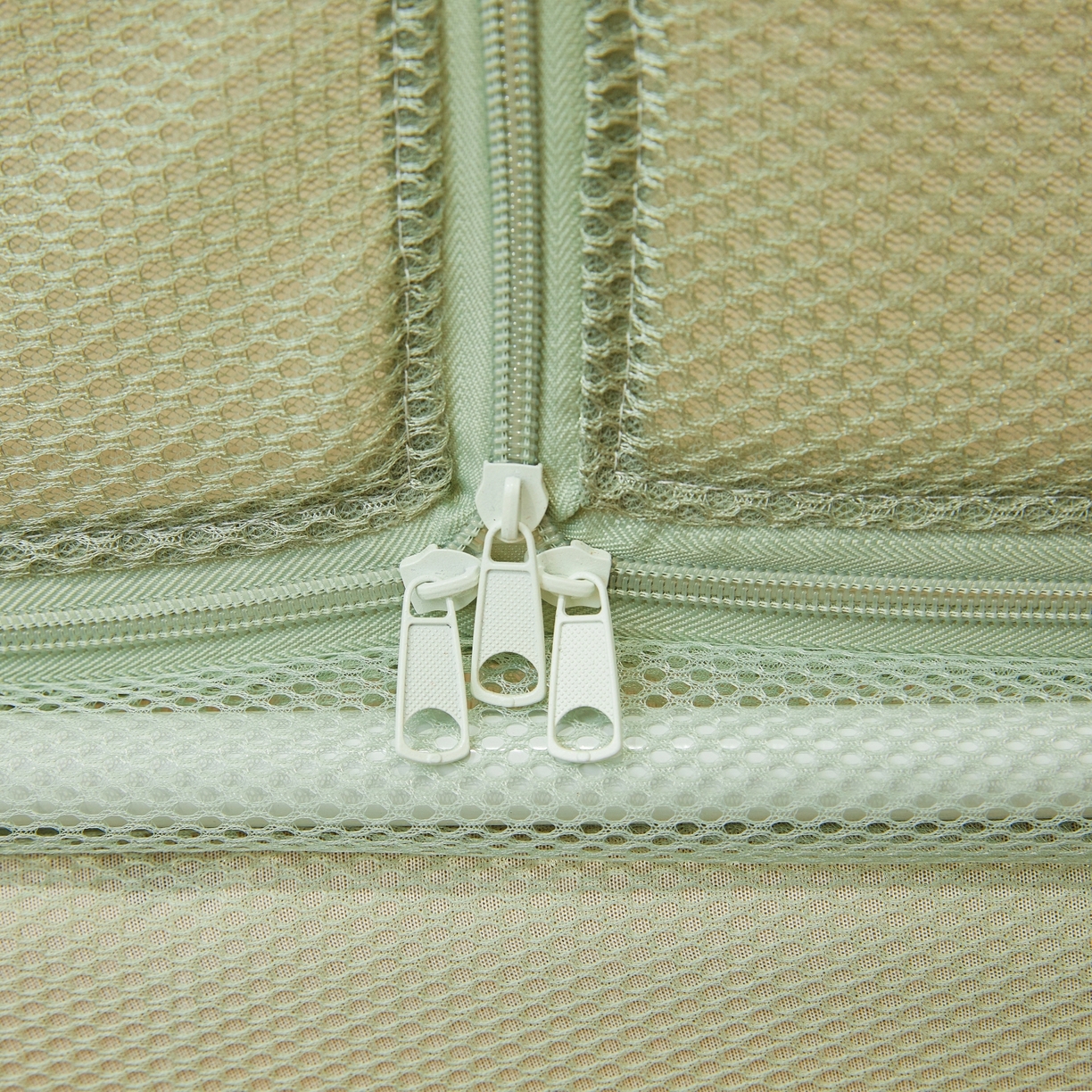 91家纺网 家纺一手货源 找家纺 艺利轩蚊帐 2026新款双层花边三开门坐床蚊帐 浅海之梦-绿色