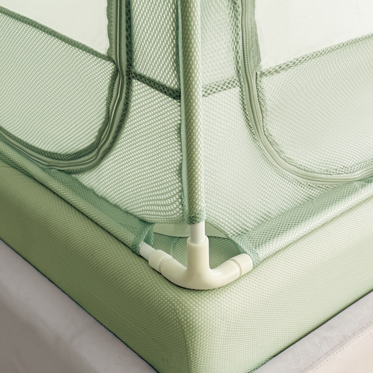 91家纺网 家纺一手货源 找家纺 艺利轩蚊帐 2026新款双层花边三开门坐床蚊帐 浅海之梦-绿色