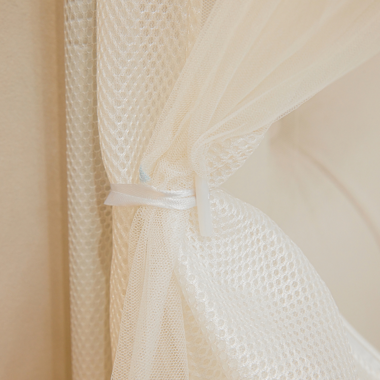 91家纺网 家纺一手货源 找家纺 艺利轩蚊帐 2026新款双层花边三开门坐床蚊帐 浅海之梦-优雅白