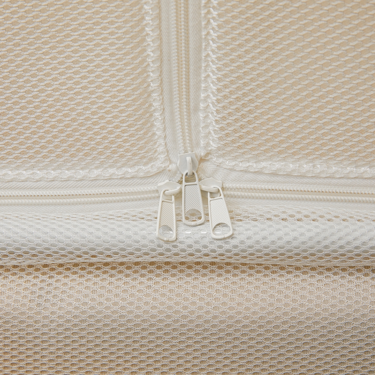 91家纺网 家纺一手货源 找家纺 艺利轩蚊帐 2026新款双层花边三开门坐床蚊帐 浅海之梦-优雅白