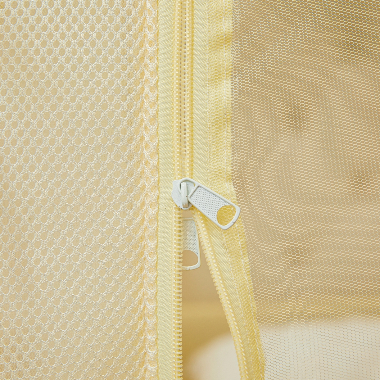 91家纺网 家纺一手货源 找家纺 艺利轩蚊帐 2026新款双层花边三开门坐床蚊帐 浅海之梦-柠檬黄