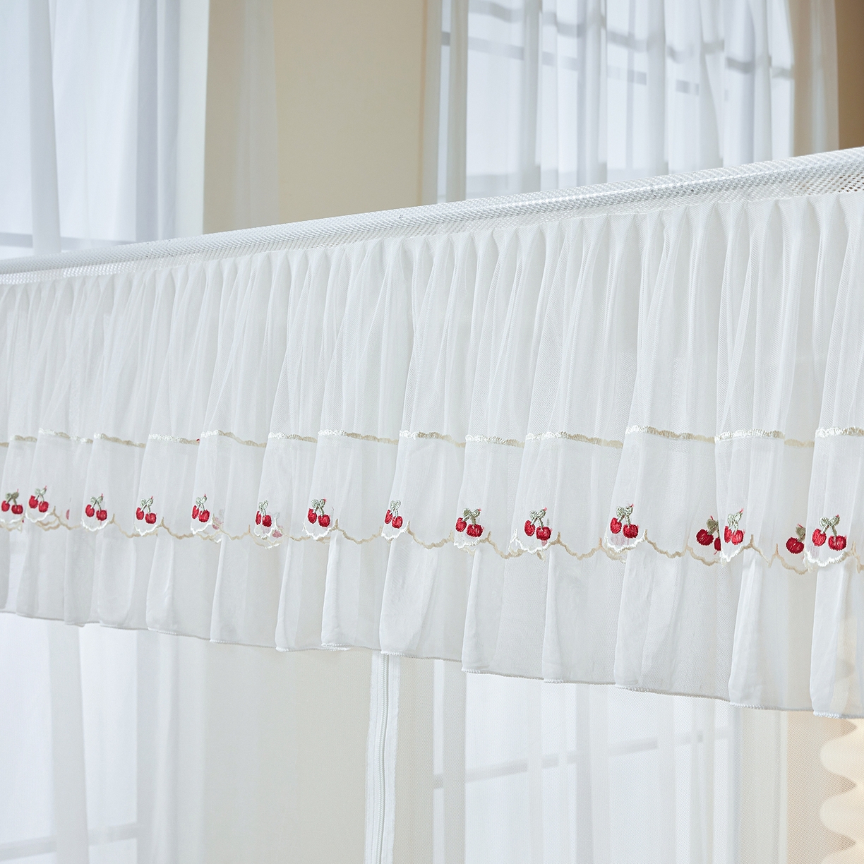 91家纺网 家纺一手货源 找家纺 艺利轩蚊帐 2026新款樱桃三开门坐床蚊帐 樱桃-极光白