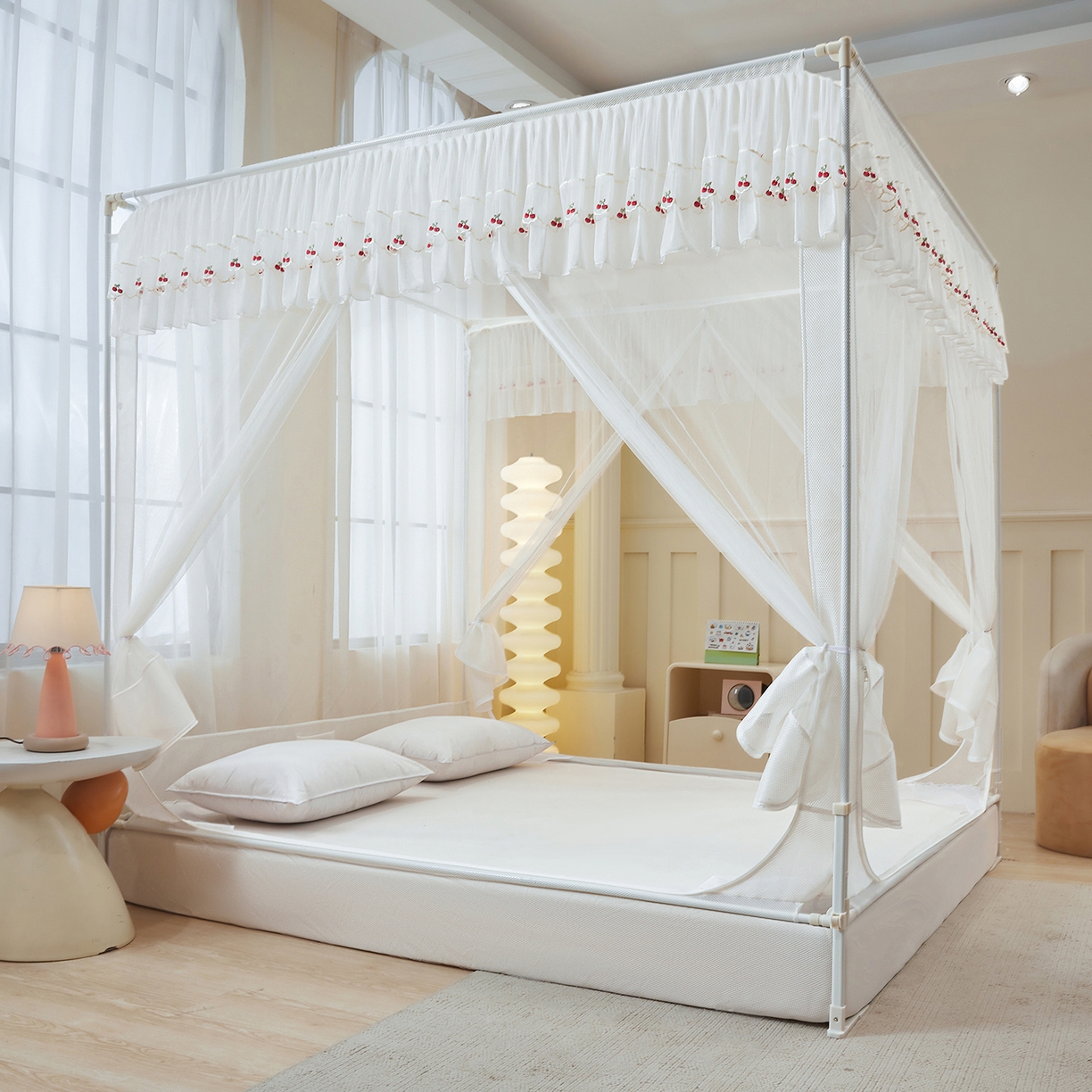 91家纺网 家纺一手货源 找家纺 艺利轩蚊帐 2026新款樱桃三开门坐床蚊帐 樱桃-极光白