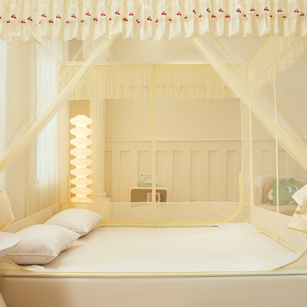 91家纺网 家纺一手货源 找家纺 艺利轩蚊帐 2026新款樱桃三开门坐床蚊帐 樱桃-米黄