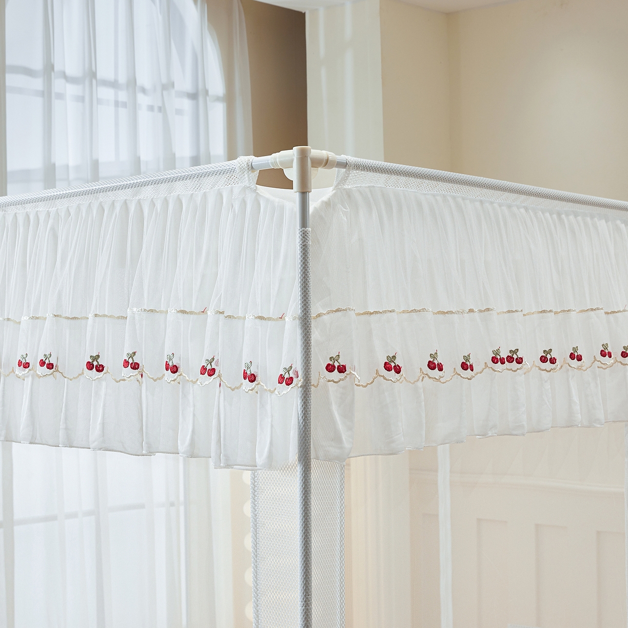 91家纺网 家纺一手货源 找家纺 艺利轩蚊帐 2026新款樱桃三开门坐床蚊帐 樱桃-极光白