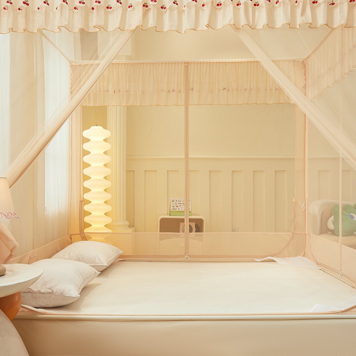 91家纺网 家纺一手货源 找家纺 艺利轩蚊帐 2026新款樱桃三开门坐床蚊帐 樱桃-香槟色