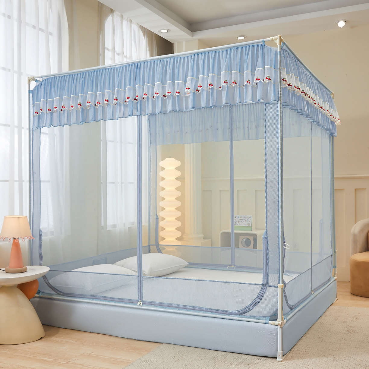 91家纺网 家纺一手货源 找家纺 艺利轩蚊帐 2026新款樱桃三开门坐床蚊帐 樱桃-天空蓝