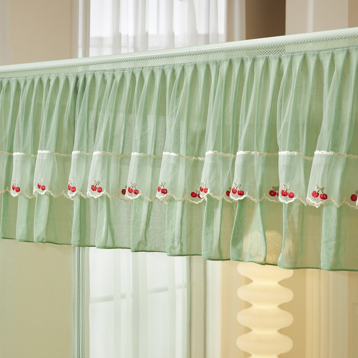 91家纺网 家纺一手货源 找家纺 艺利轩蚊帐 2026新款樱桃三开门坐床蚊帐 樱桃-橄榄绿