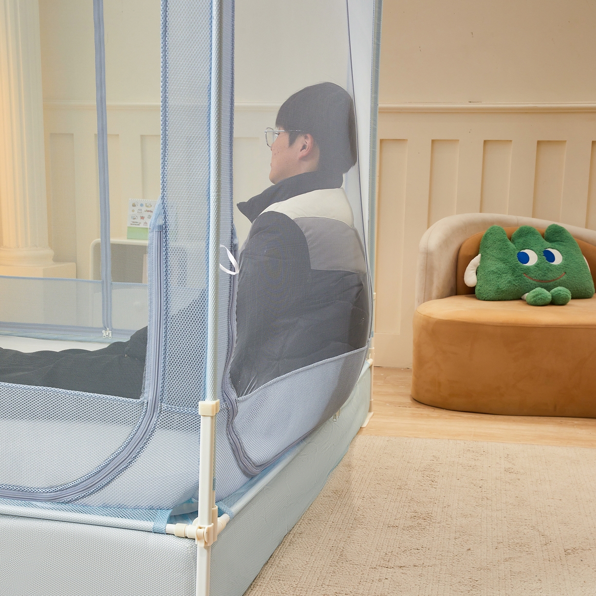 91家纺网 家纺一手货源 找家纺 艺利轩蚊帐 2026新款樱桃三开门坐床蚊帐 樱桃-天空蓝