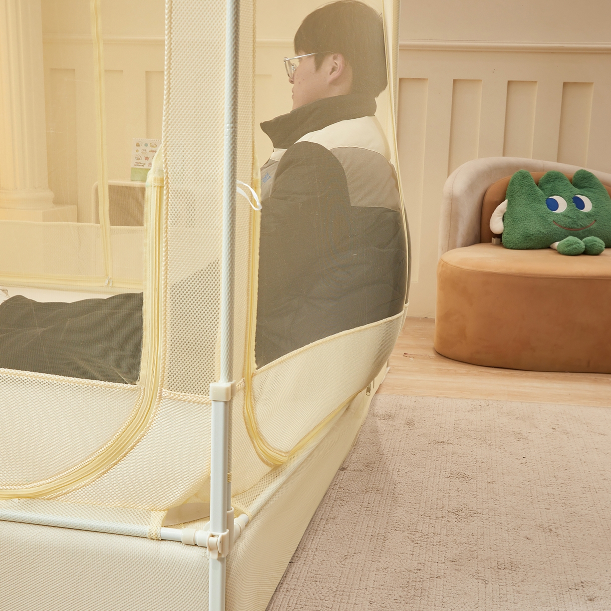 91家纺网 家纺一手货源 找家纺 艺利轩蚊帐 2026新款樱桃三开门坐床蚊帐 樱桃-米黄