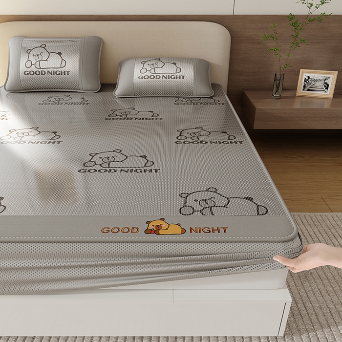 91家纺网 家纺一手货源 找家纺 （总）福来临家纺  2026新款碳光冰丝席凉席-小熊系列席子