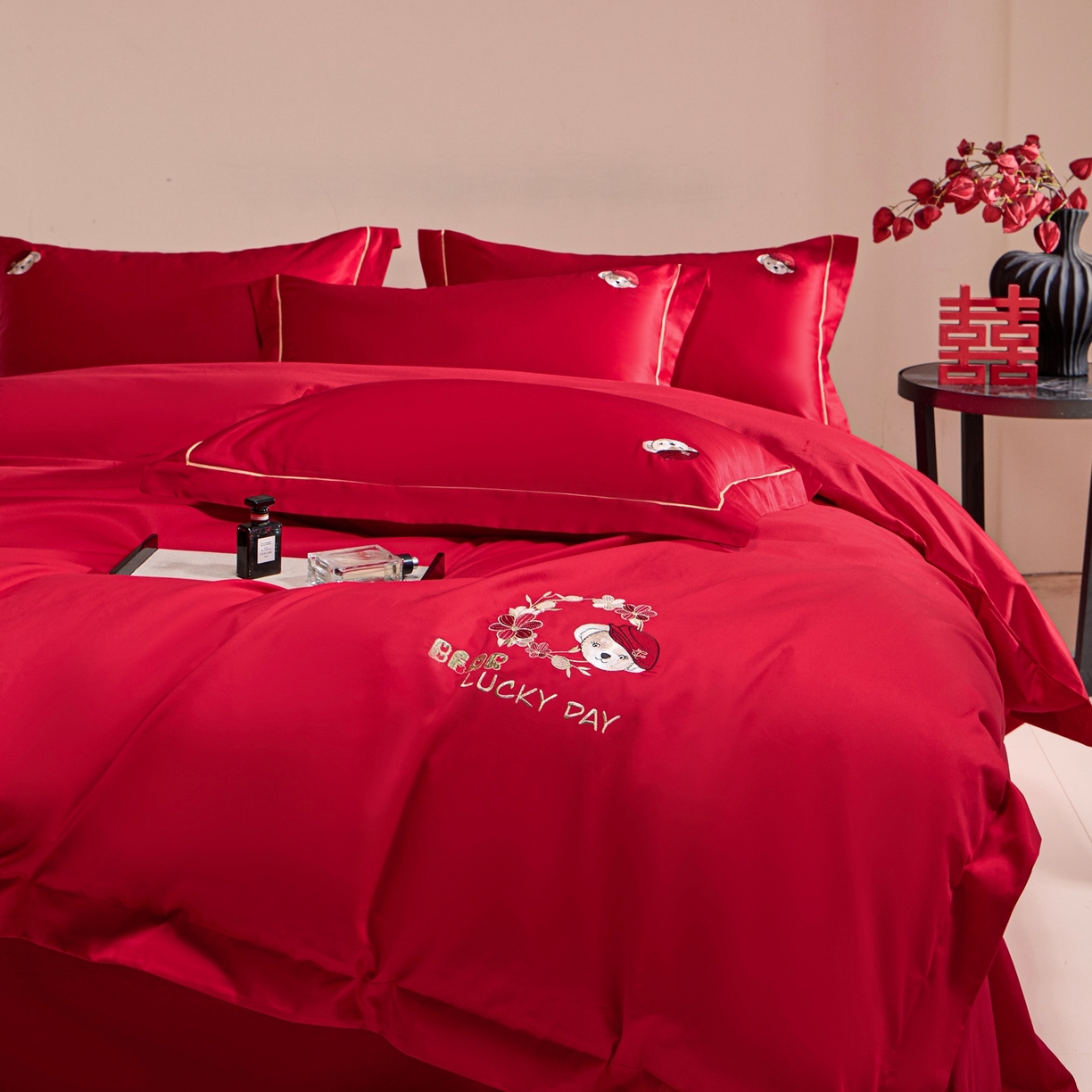 91家纺网 家纺一手货源 找家纺 欧乐蒂 2026新款亲肤棉简约刺绣婚庆四件套 小熊