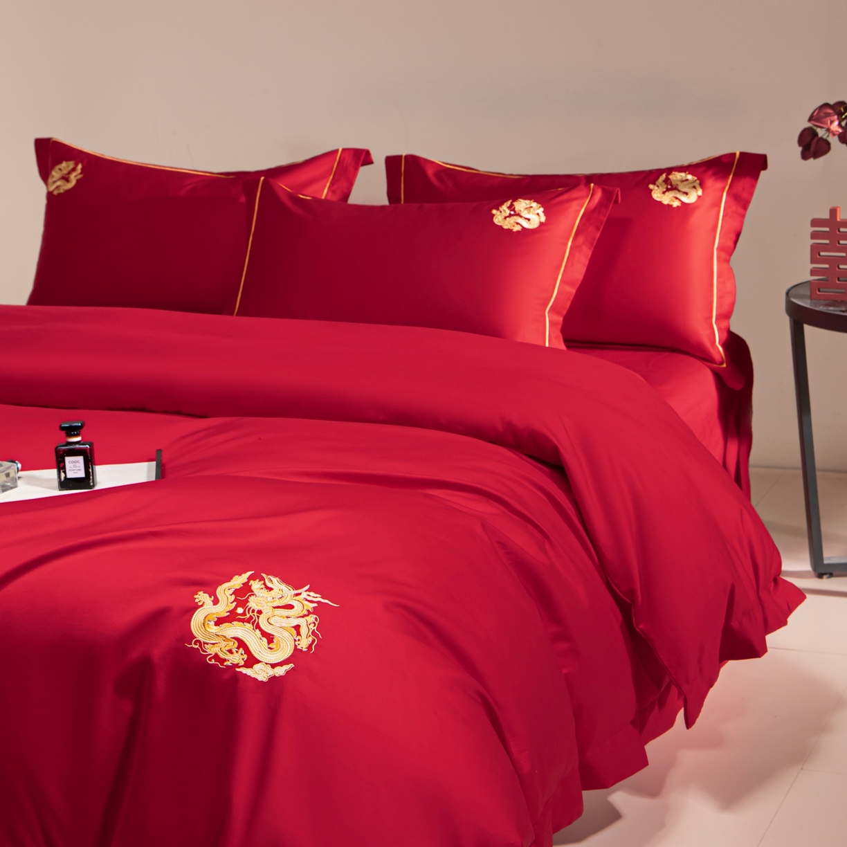 91家纺网 家纺一手货源 找家纺 欧乐蒂 2026新款亲肤棉简约刺绣婚庆四件套 祥龙