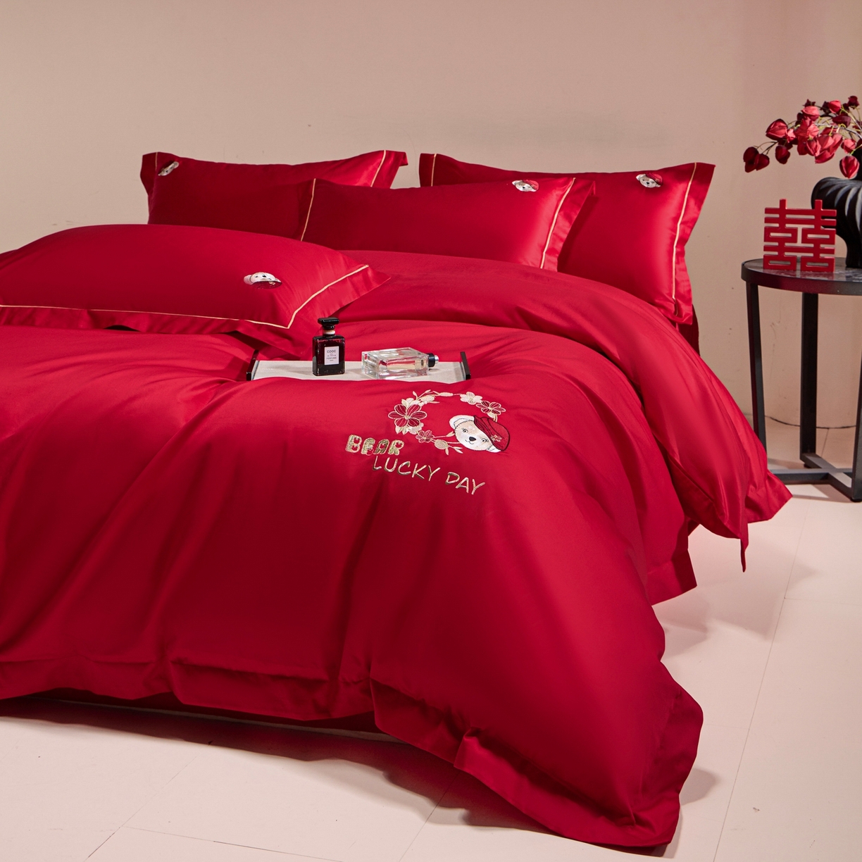 91家纺网 家纺一手货源 找家纺 欧乐蒂 2026新款亲肤棉简约刺绣婚庆四件套 小熊