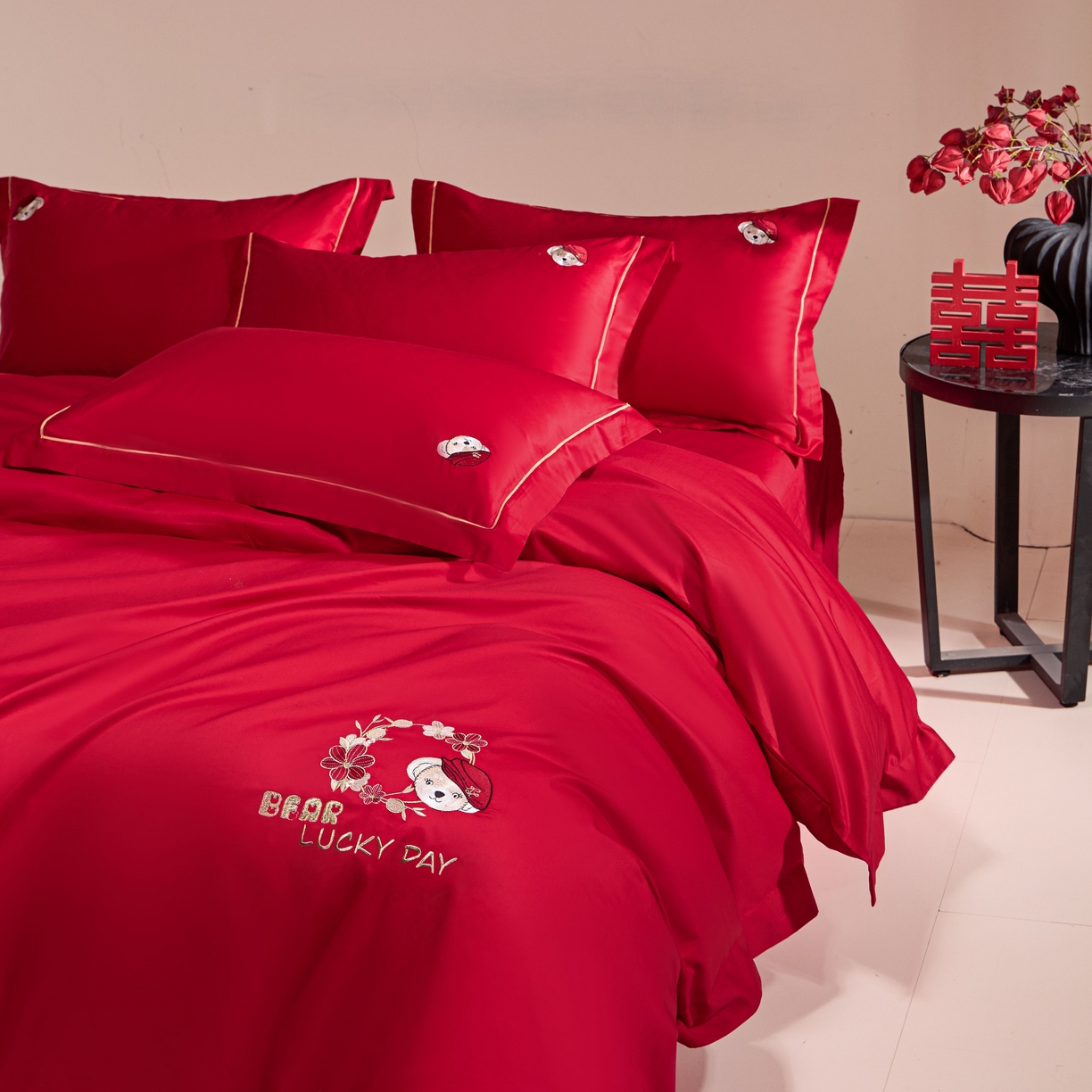 91家纺网 家纺一手货源 找家纺 欧乐蒂 2026新款亲肤棉简约刺绣婚庆四件套 小熊