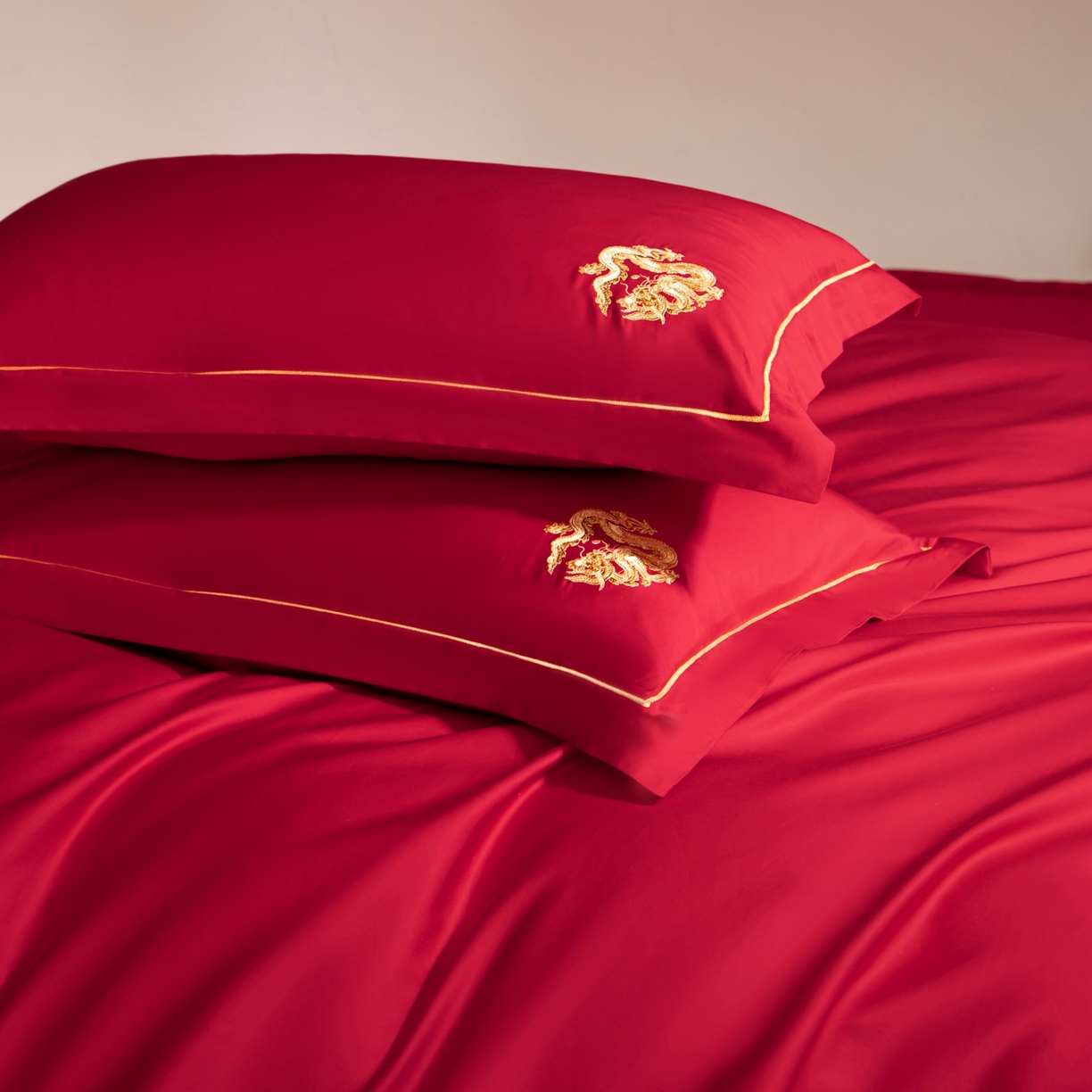 91家纺网 家纺一手货源 找家纺 欧乐蒂 2026新款亲肤棉简约刺绣婚庆四件套 祥龙