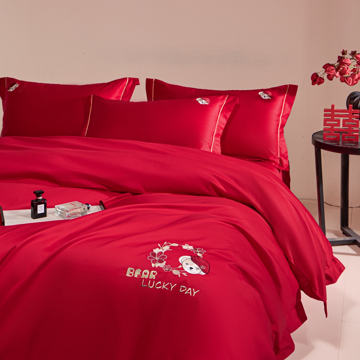 91家纺网 家纺一手货源 找家纺 欧乐蒂 2026新款亲肤棉简约刺绣婚庆四件套 小熊