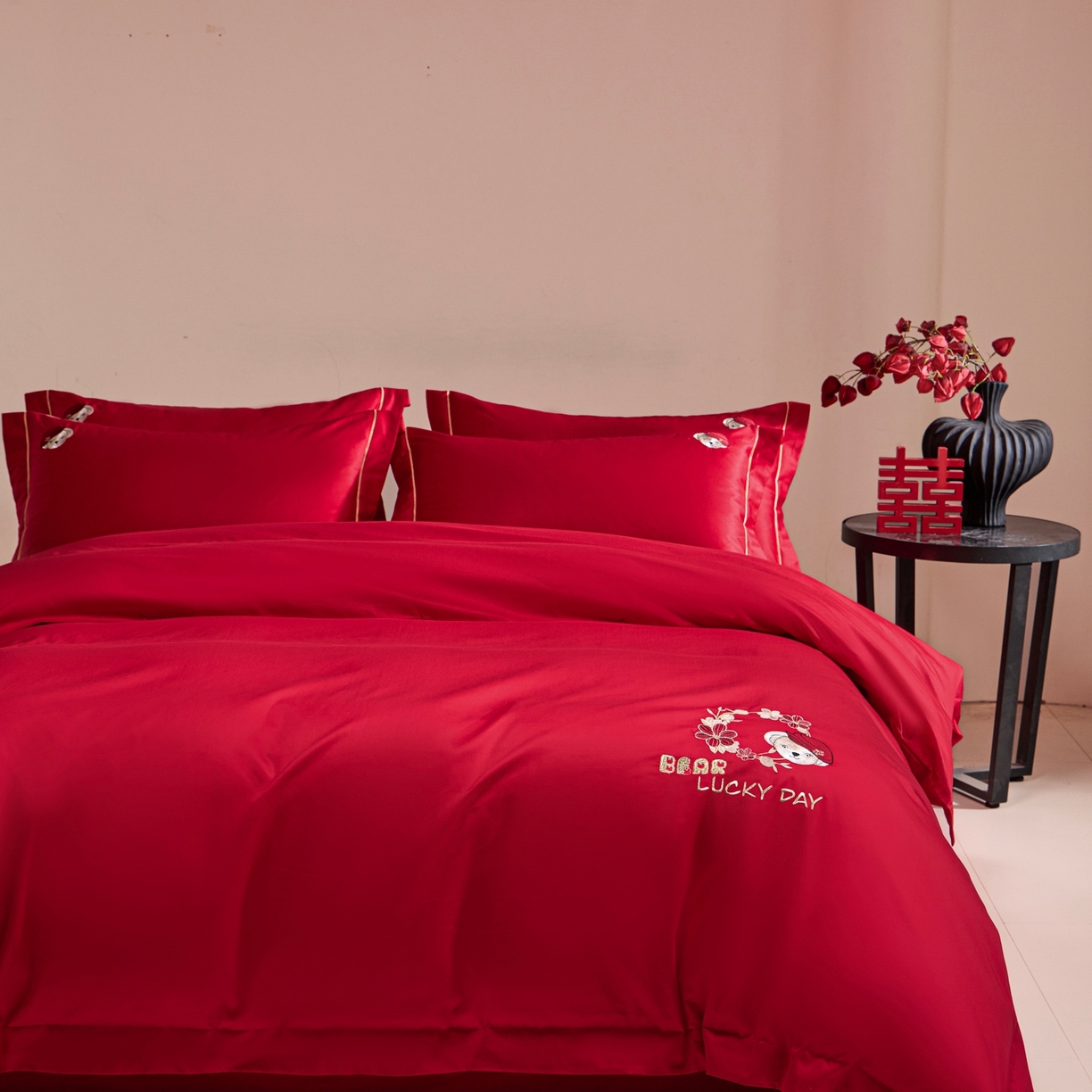 91家纺网 家纺一手货源 找家纺 欧乐蒂 2026新款亲肤棉简约刺绣婚庆四件套 小熊