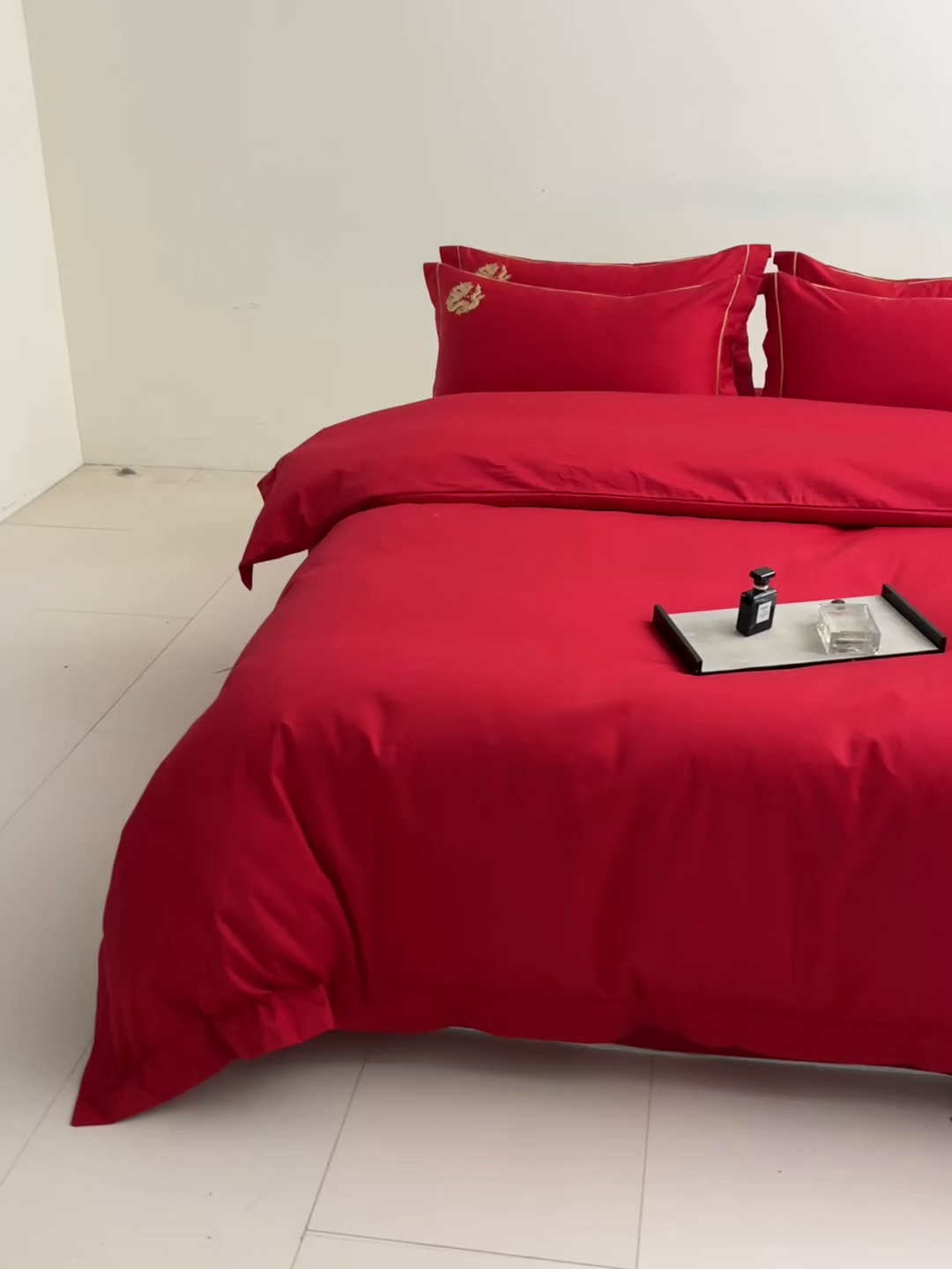 91家纺网 家纺一手货源 找家纺 欧乐蒂 2026新款亲肤棉简约刺绣婚庆四件套 祥龙