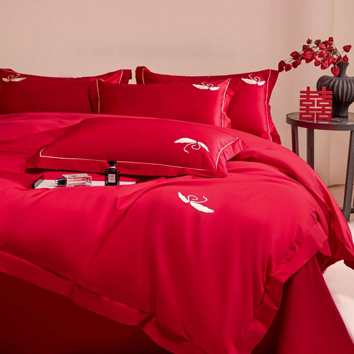 91家纺网 家纺一手货源 找家纺 欧乐蒂 2026新款亲肤棉简约刺绣婚庆四件套 依偎