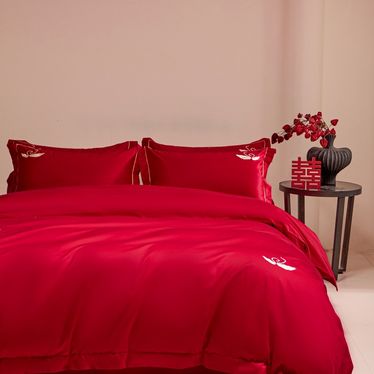 91家纺网 家纺一手货源 找家纺 欧乐蒂 2026新款亲肤棉简约刺绣婚庆四件套 依偎