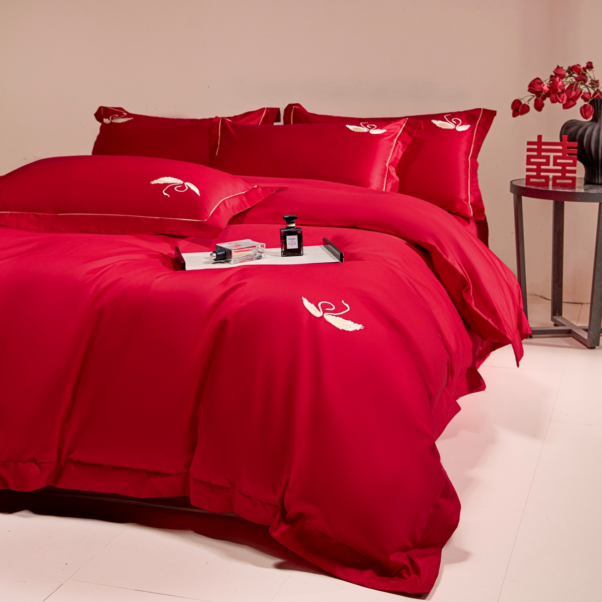 91家纺网 家纺一手货源 找家纺 欧乐蒂 2026新款亲肤棉简约刺绣婚庆四件套 依偎