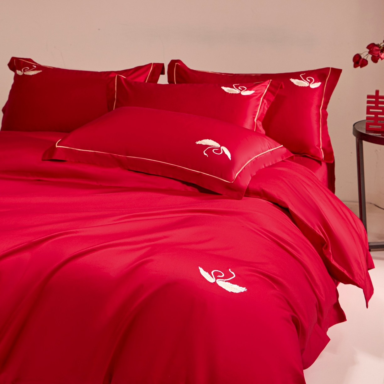 91家纺网 家纺一手货源 找家纺 欧乐蒂 2026新款亲肤棉简约刺绣婚庆四件套 依偎