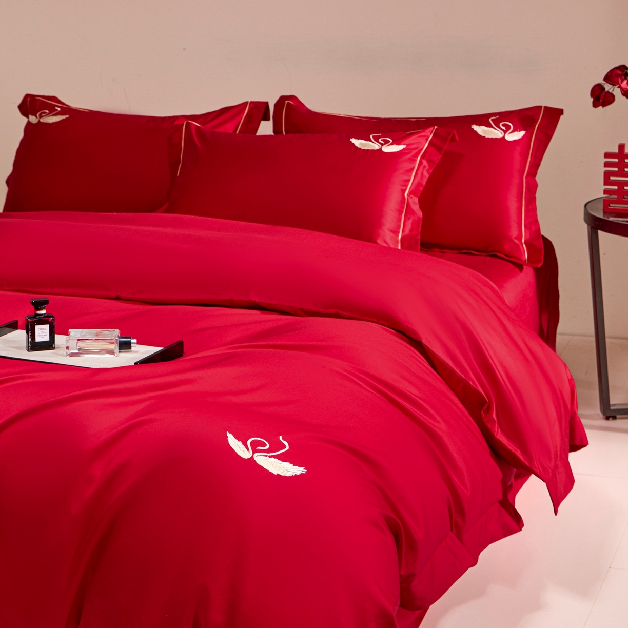 91家纺网 家纺一手货源 找家纺 欧乐蒂 2026新款亲肤棉简约刺绣婚庆四件套 依偎