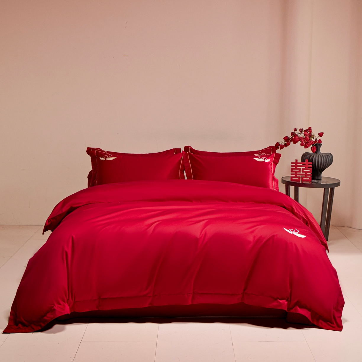 91家纺网 家纺一手货源 找家纺 欧乐蒂 2026新款亲肤棉简约刺绣婚庆四件套 依偎