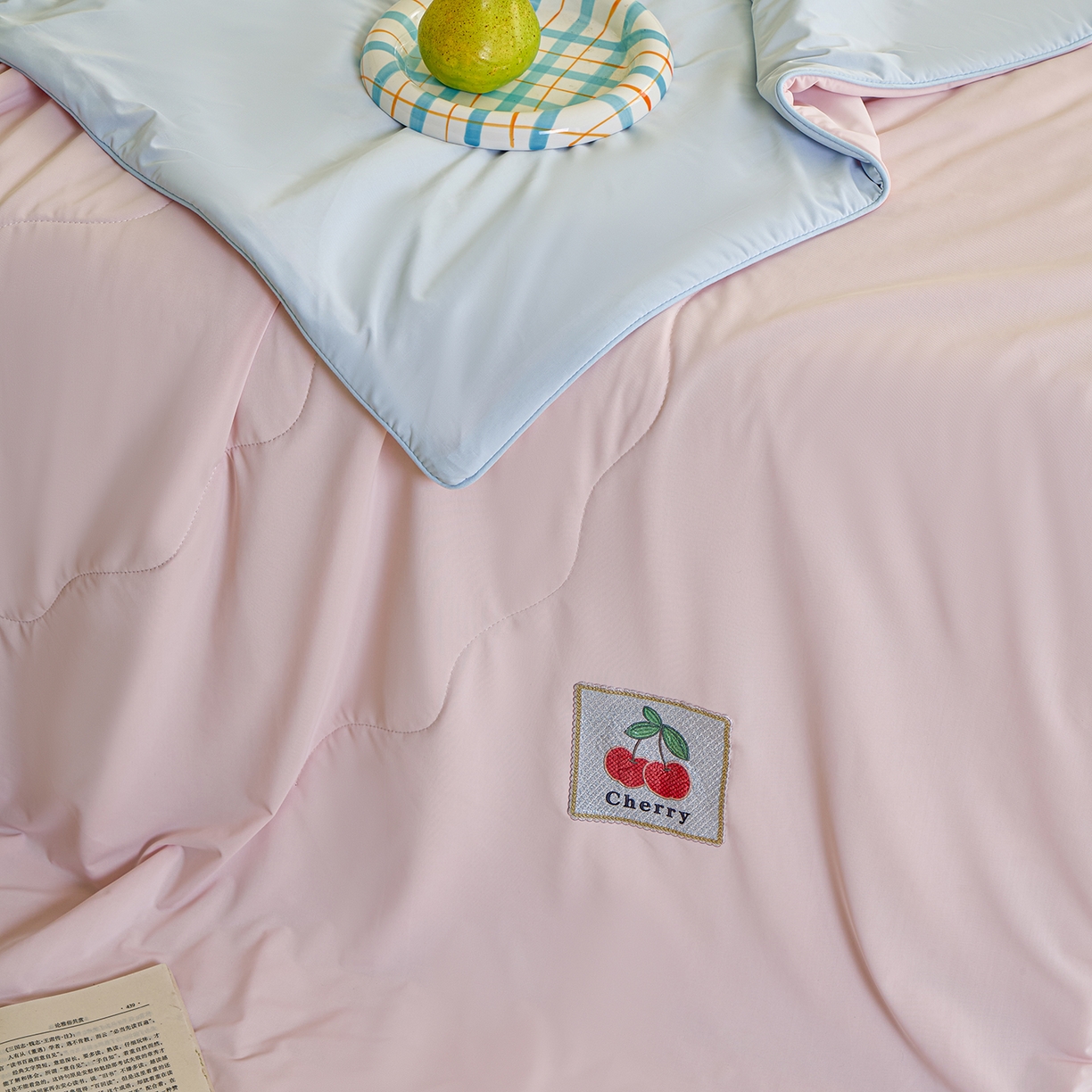 91家纺网 家纺一手货源 找家纺 摩时 2026春夏新款凉感丝夏被纯色系空调凉被单双人被子 樱桃红了