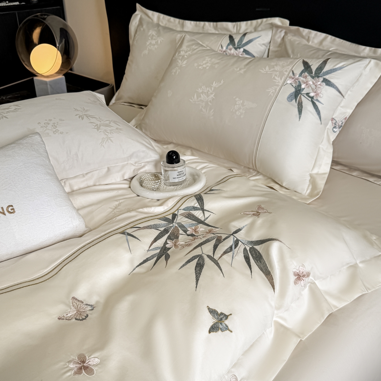 91家纺网 家纺一手货源 找家纺 欧乐蒂 2026新款高支高密亲肤棉提花刺绣四件套 竹韵-雅白