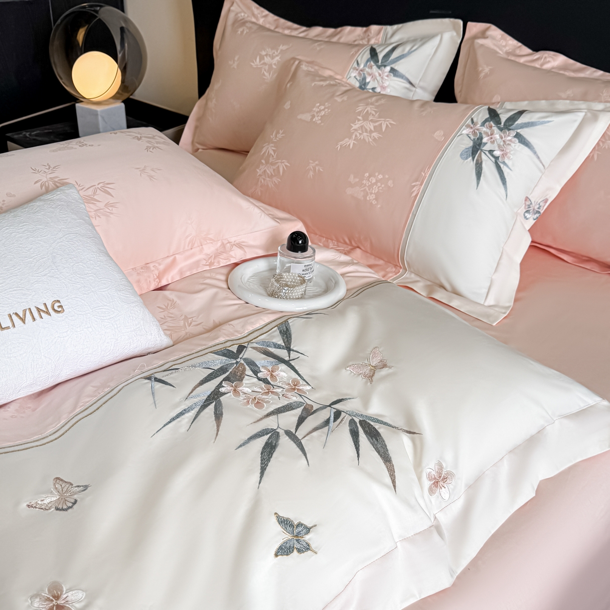 91家纺网 家纺一手货源 找家纺 欧乐蒂 2026新款高支高密亲肤棉提花刺绣四件套 竹韵-玉粉