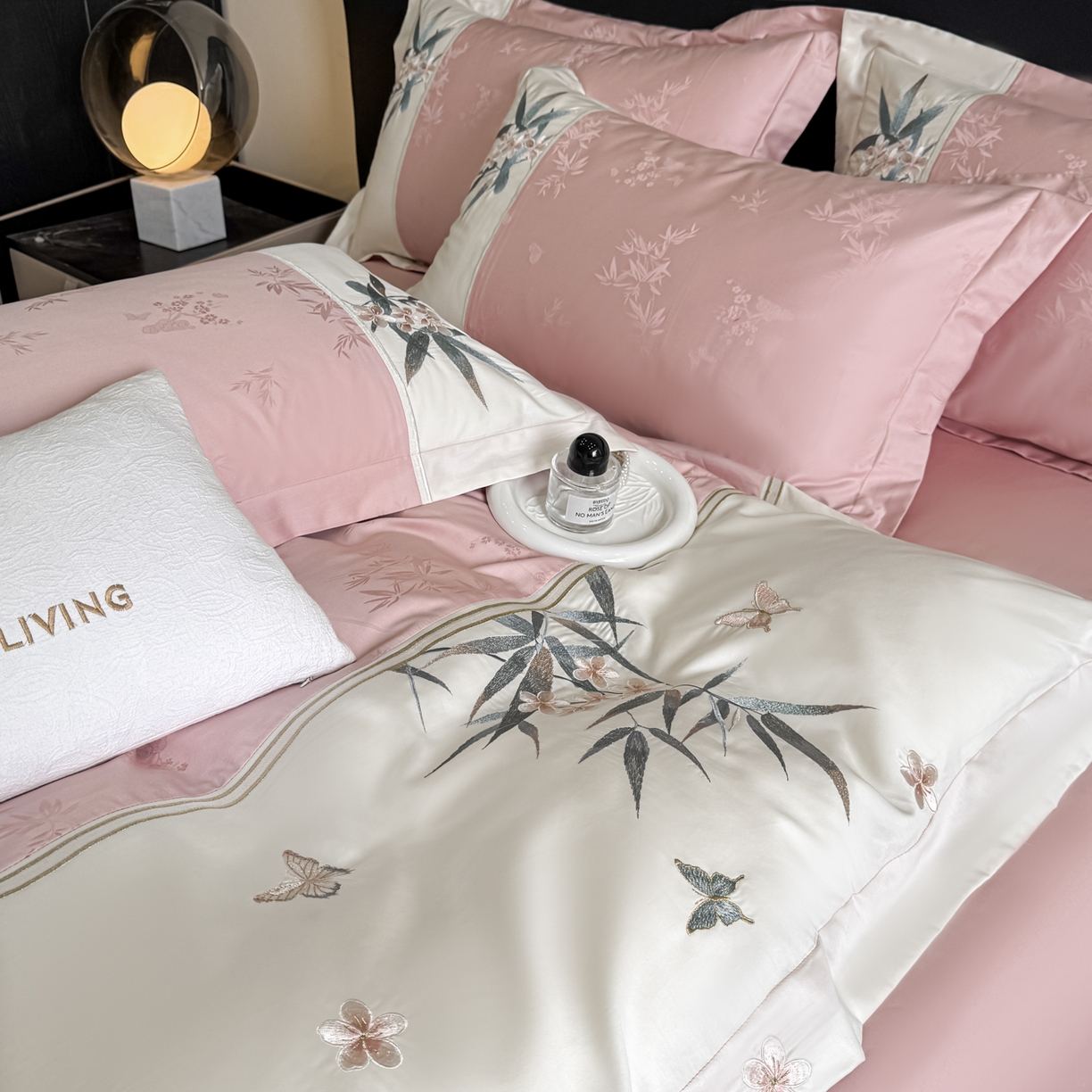 91家纺网 家纺一手货源 找家纺 欧乐蒂 2026新款高支高密亲肤棉提花刺绣四件套 竹韵-胭脂