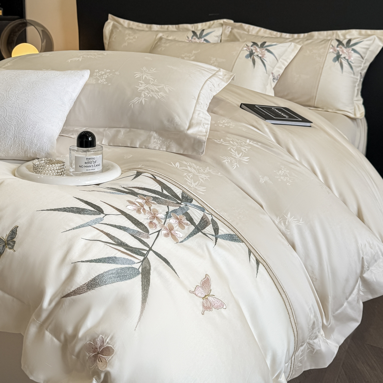 91家纺网 家纺一手货源 找家纺 欧乐蒂 2026新款高支高密亲肤棉提花刺绣四件套 竹韵-雅白