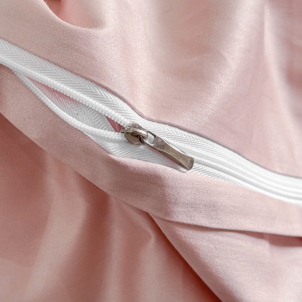 91家纺网 家纺一手货源 找家纺 欧乐蒂 2026新款高支高密亲肤棉提花刺绣四件套 竹韵-胭脂