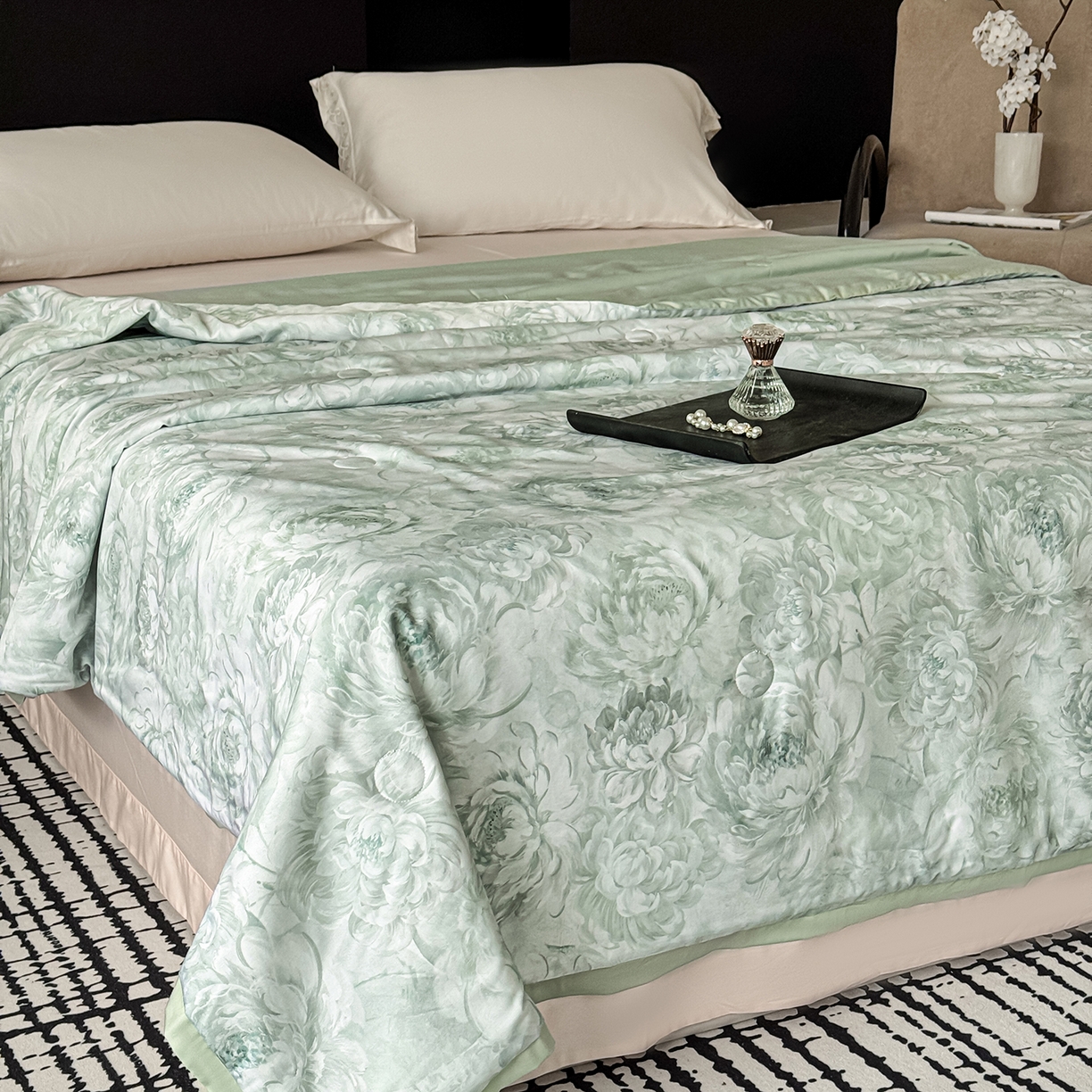 91家纺网 家纺一手货源 找家纺 摩时 2026春夏新款天丝印花夏被凉感空调被芯被子 白书绿雨