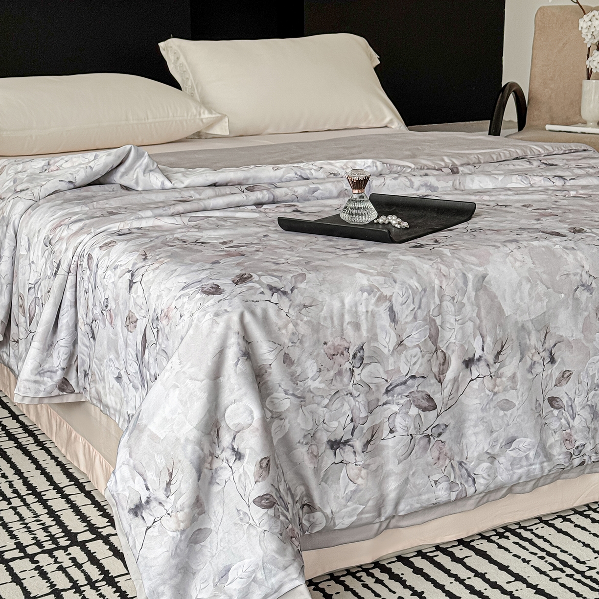 91家纺网 家纺一手货源 找家纺 摩时 2026春夏新款天丝印花夏被凉感空调被芯被子 茉色香绮