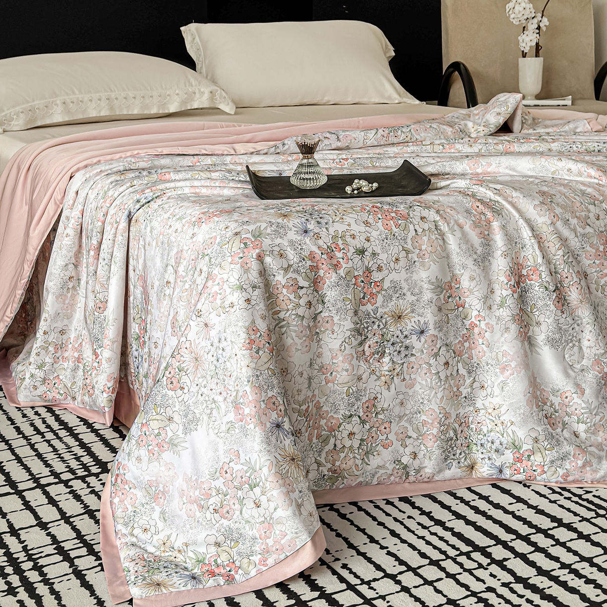 91家纺网 家纺一手货源 找家纺 摩时 2026春夏新款天丝印花夏被凉感空调被芯被子 栀子花信