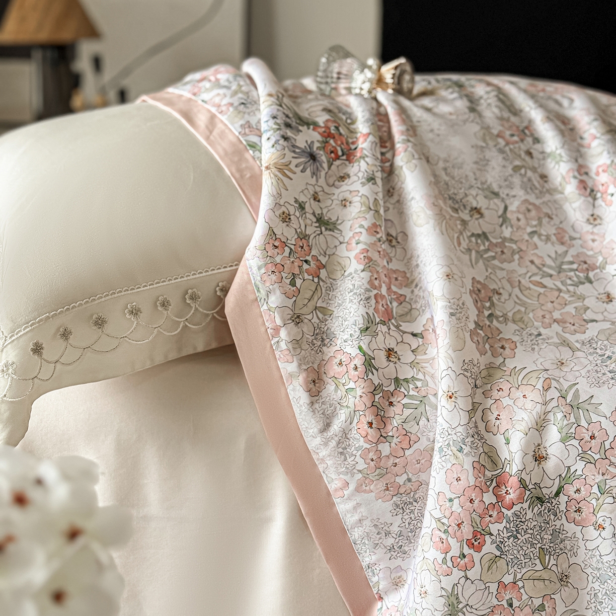 91家纺网 家纺一手货源 找家纺 摩时 2026春夏新款天丝印花夏被凉感空调被芯被子 栀子花信