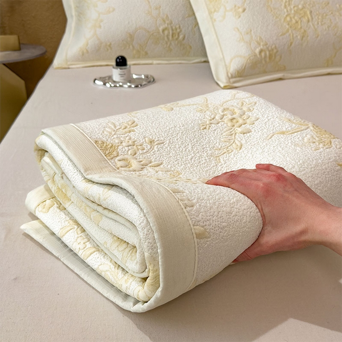 91家纺网 家纺一手货源 找家纺 卡初家居（原微来） 2026新款夏天A类母婴级凉感值过0.21凉豆豆软席凉席席子-思琳娜系列 思琳娜-淡黄